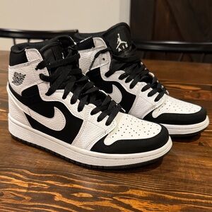 Nike Black and White Athletic Shoes